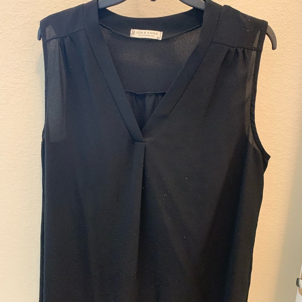 Black sleeve less blouse